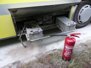 Read more about the article Brandeinsatz „Feuer 2- Motorbrand in einem Bus“ OT Varenholz